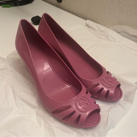 Pink Gucci Rubber Heals! Size 6.5 - Picture 1 of 2